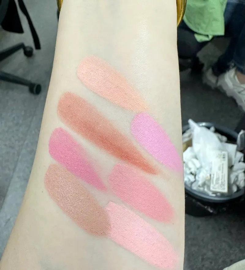 Phấn má hồng chỉ 34K - 4